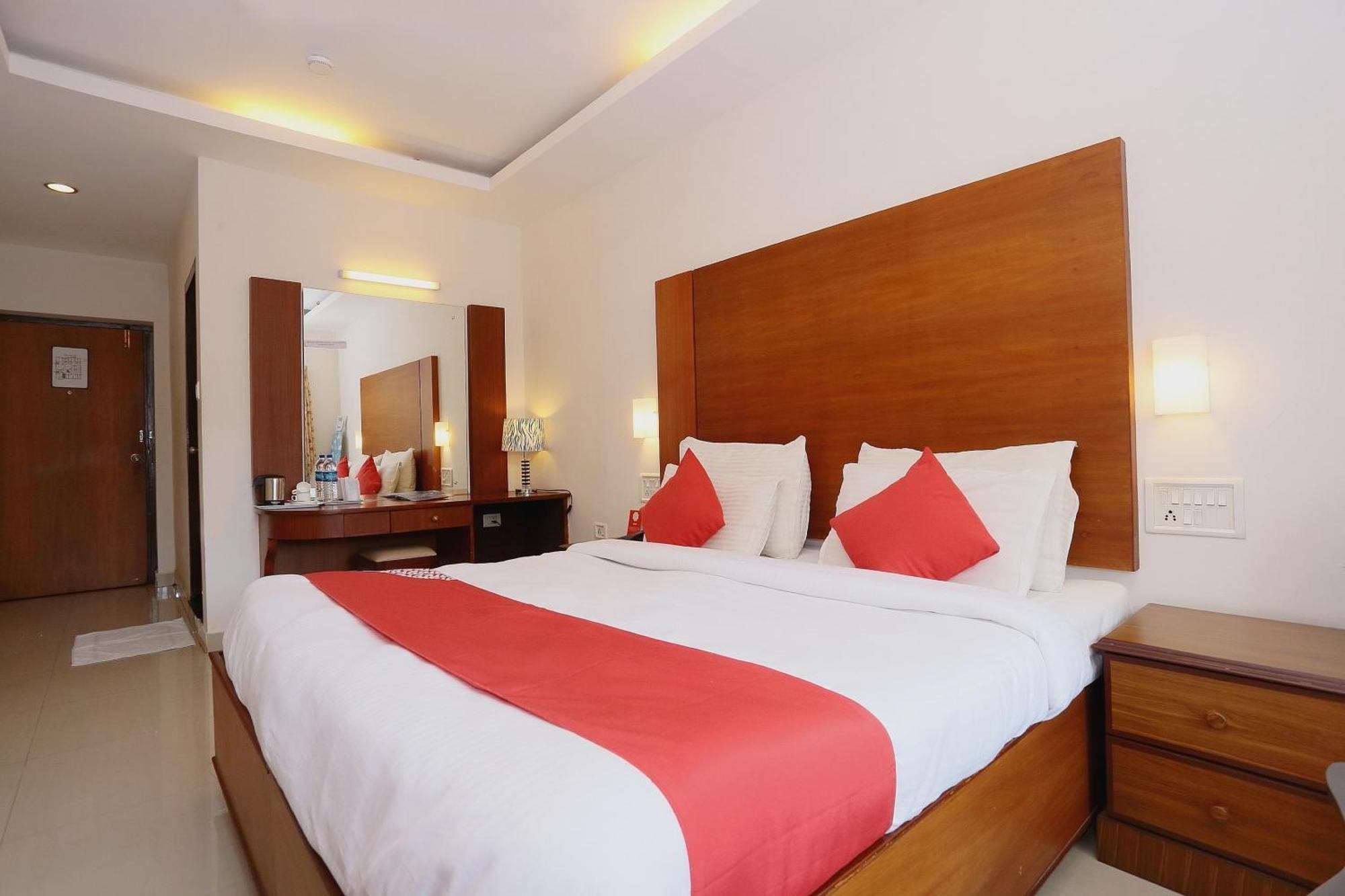 Super Townhouse Dona Castle Hotel Kollam Exterior photo