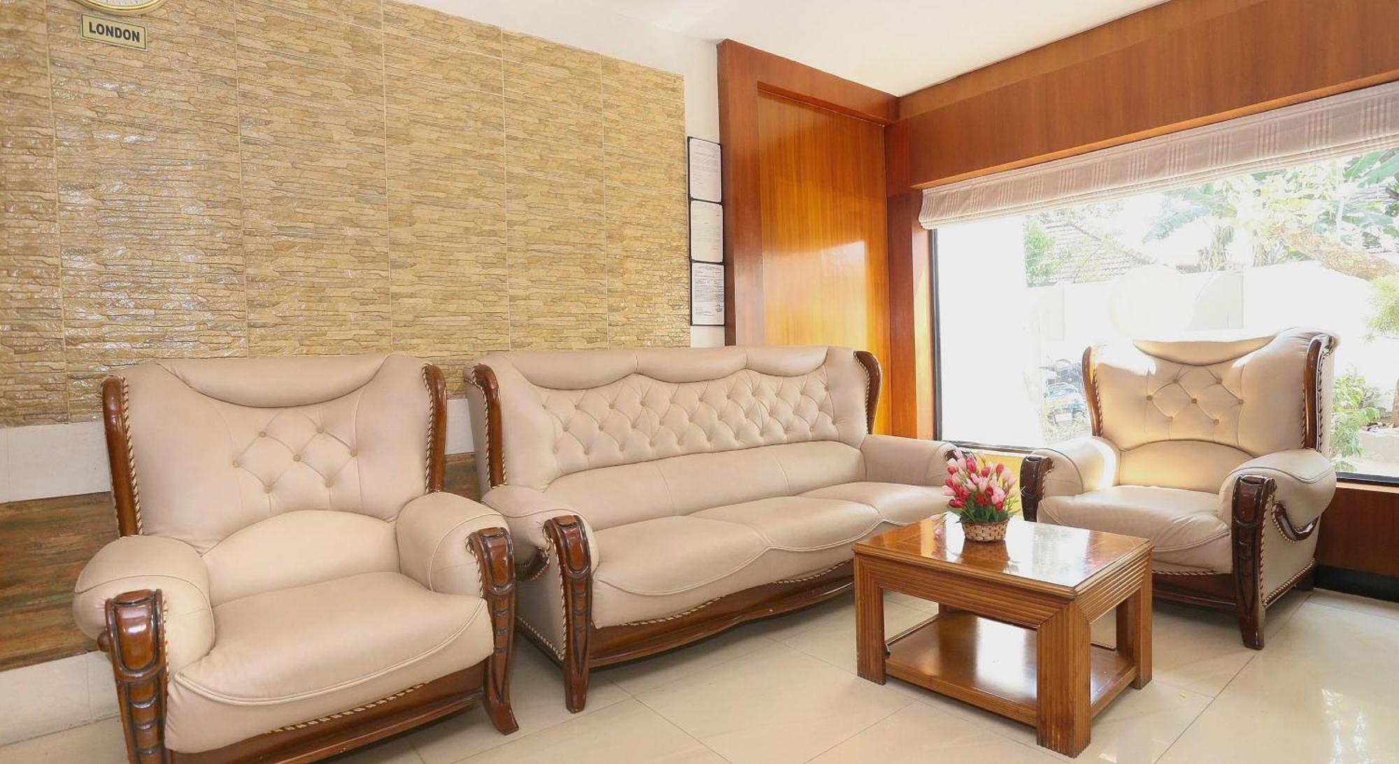 Super Townhouse Dona Castle Hotel Kollam Exterior photo